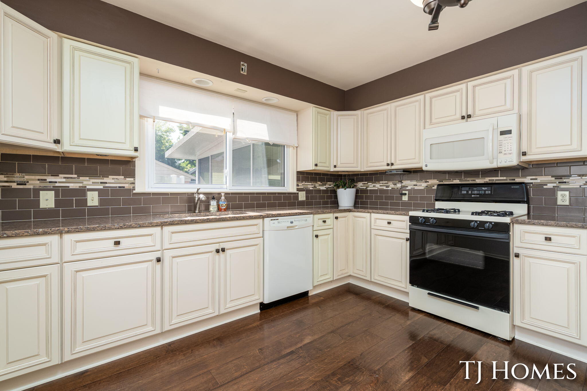 8 Wallinwood Avenue NE Grand Rapids MI 49503