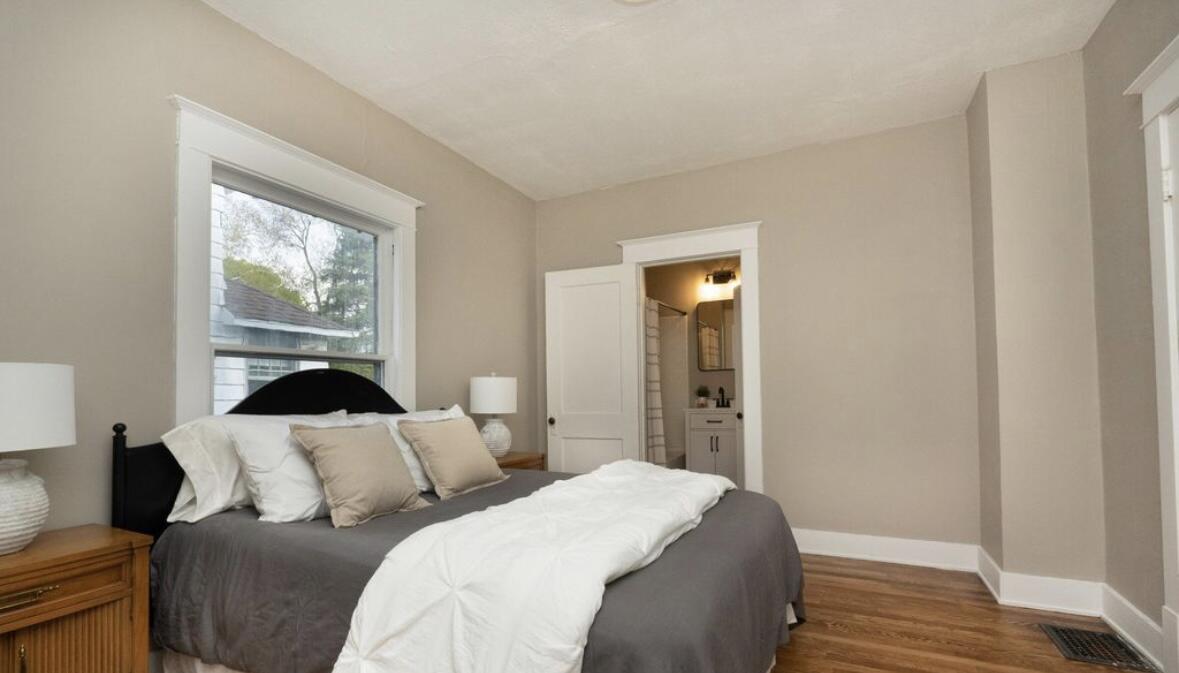 1047 Fountain Street NE Grand Rapids MI 49503