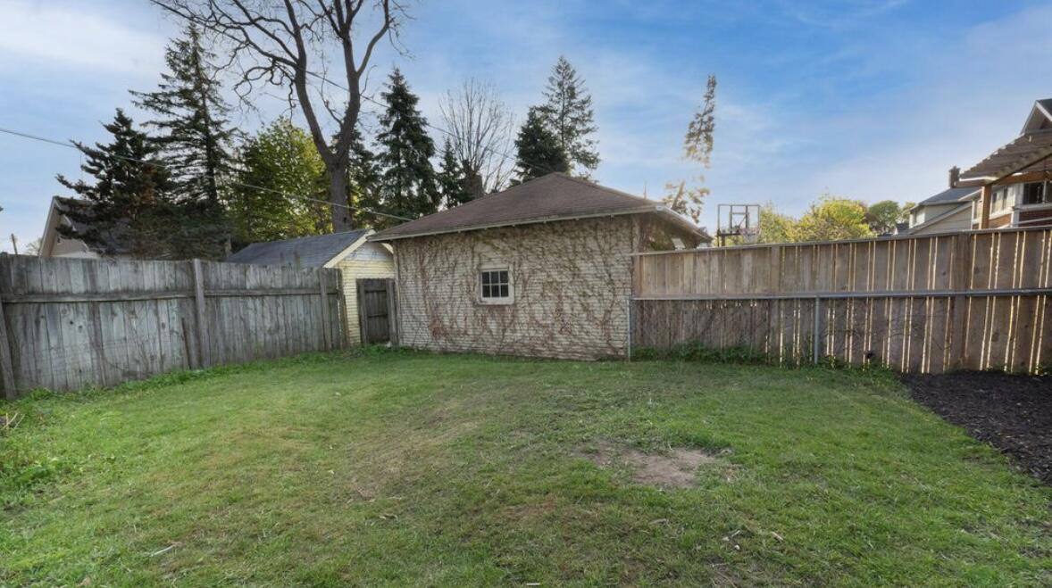 1047 Fountain Street NE Grand Rapids MI 49503