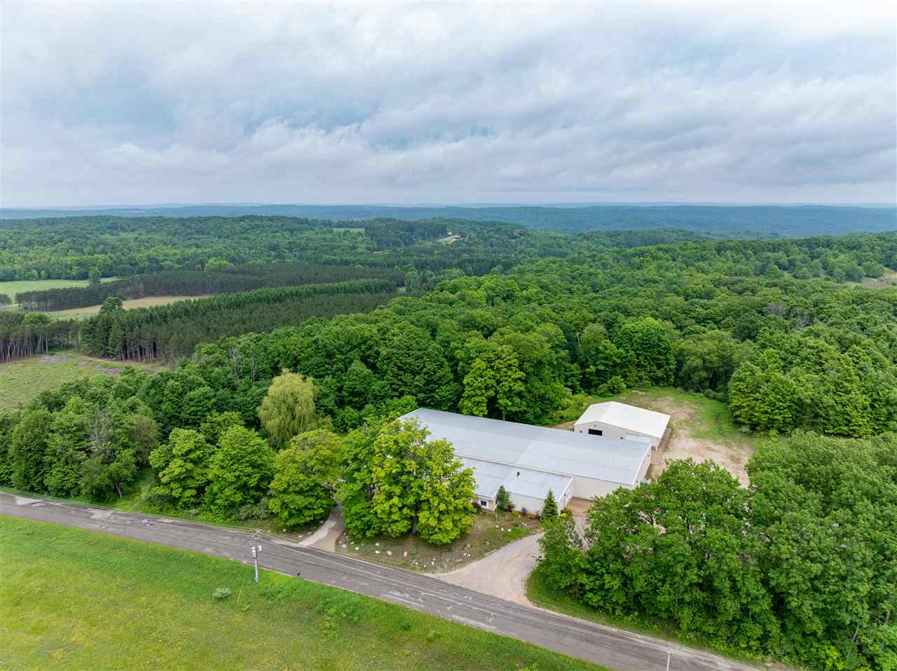 3166 Muckle Road Central Lake MI 49622