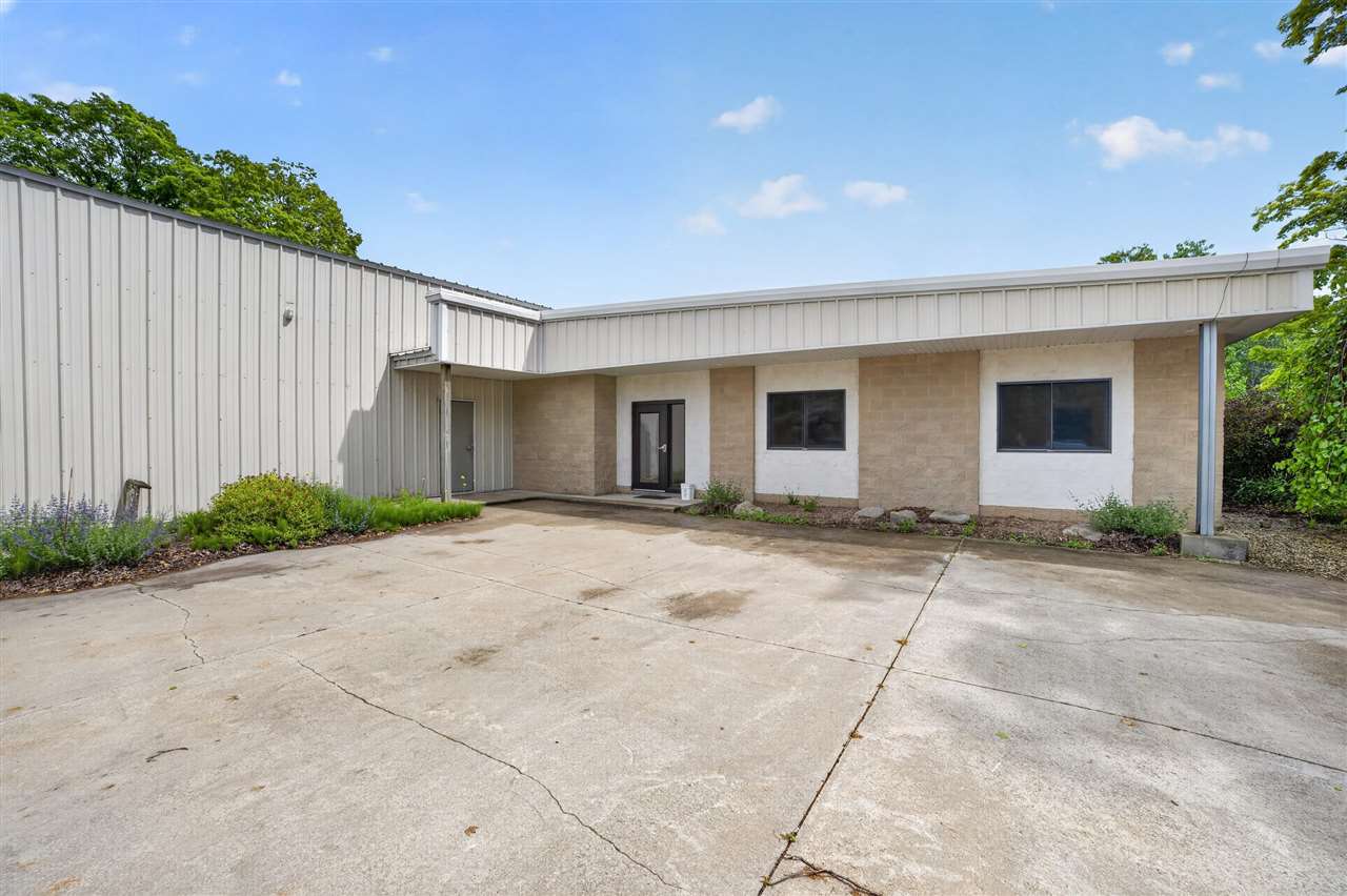 3166 Muckle Road Central Lake MI 49622