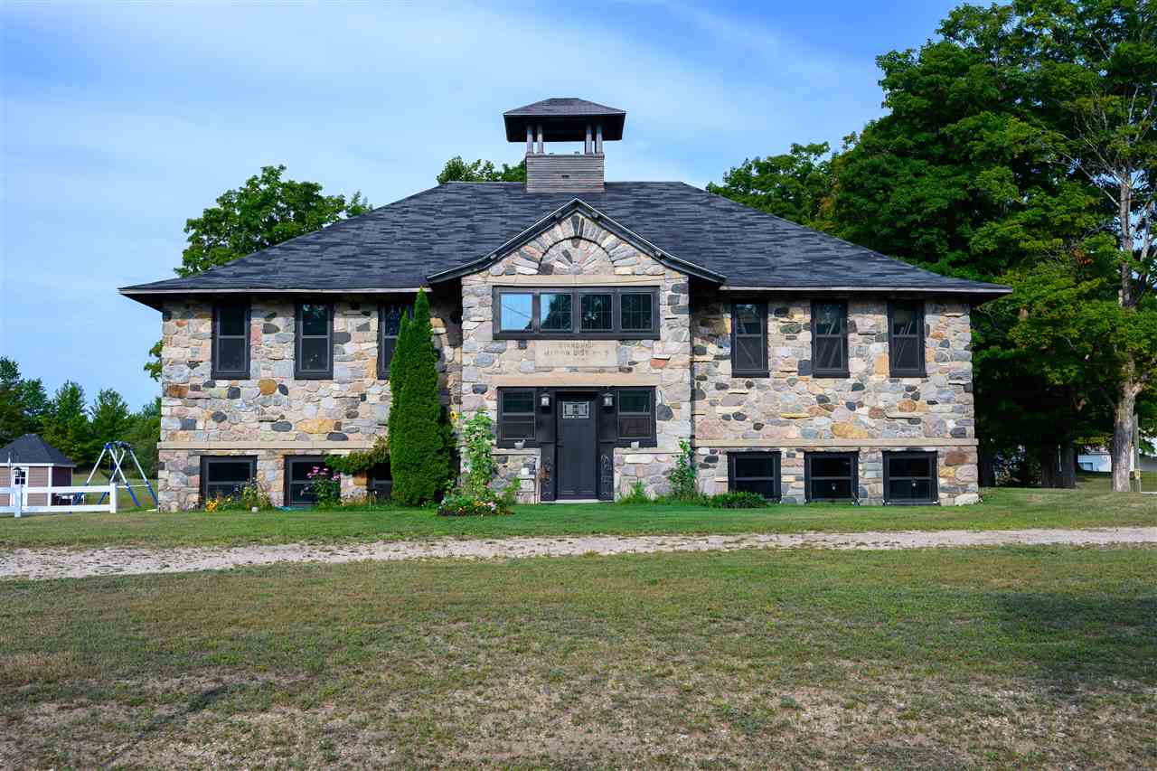 4987 Loeb Road Charlevoix MI 49720