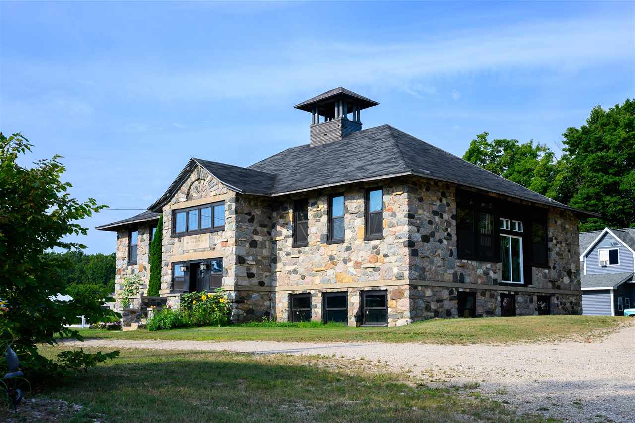 4987 Loeb Road Charlevoix MI 49720