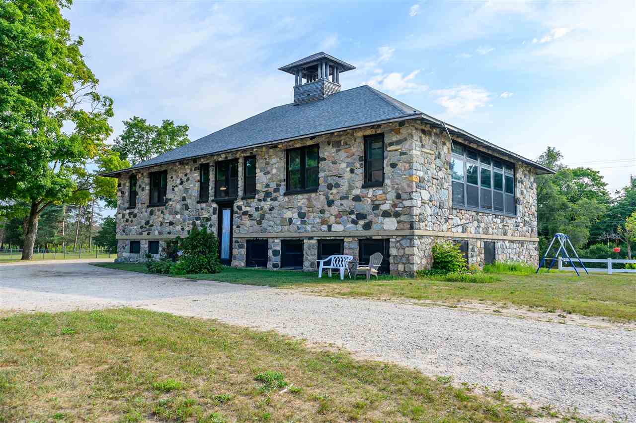 4987 Loeb Road Charlevoix MI 49720