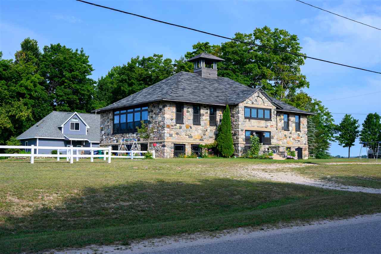 4987 Loeb Road Charlevoix MI 49720