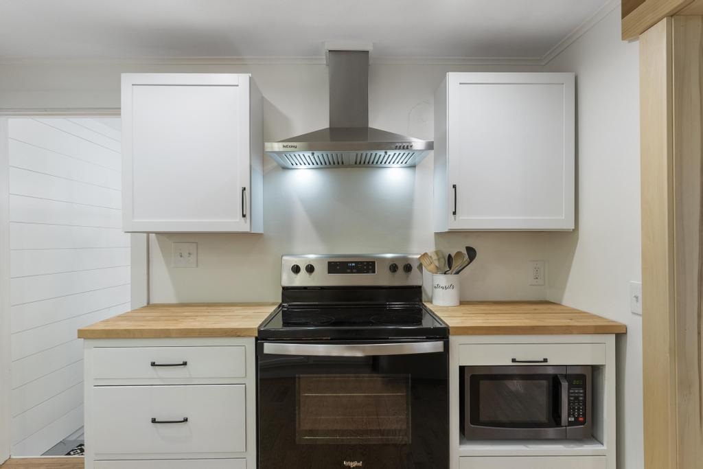 1023 N Lake Shore Drive Harbor Springs MI 49740