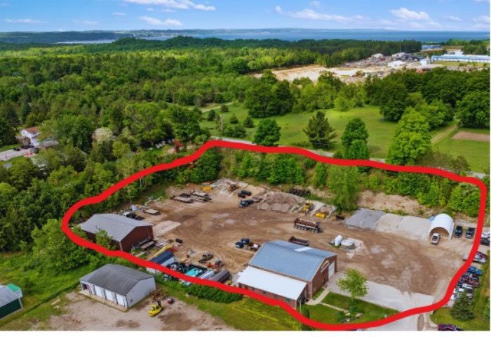 1084 Mcbride Drive Harbor Springs MI 49740