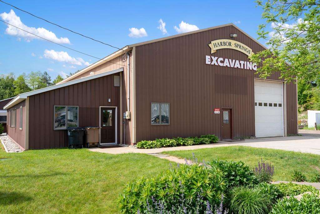 1084 Mcbride Drive Harbor Springs MI 49740