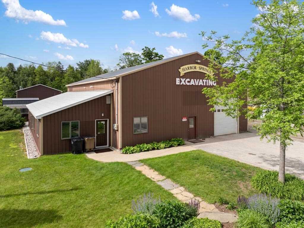 1084 Mcbride Drive Harbor Springs MI 49740