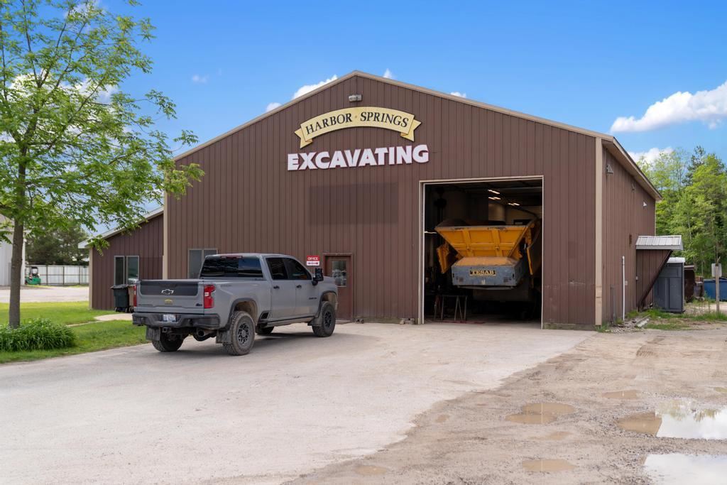 1084 Mcbride Drive Harbor Springs MI 49740