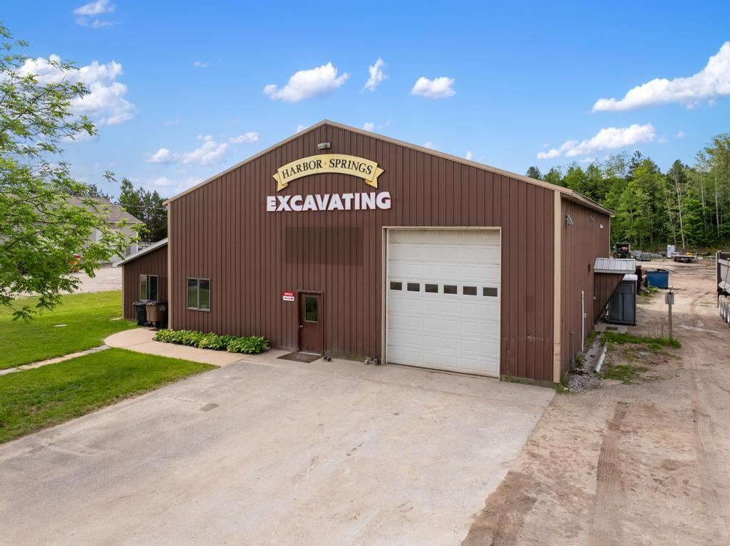 1084 Mcbride Drive Harbor Springs MI 49740