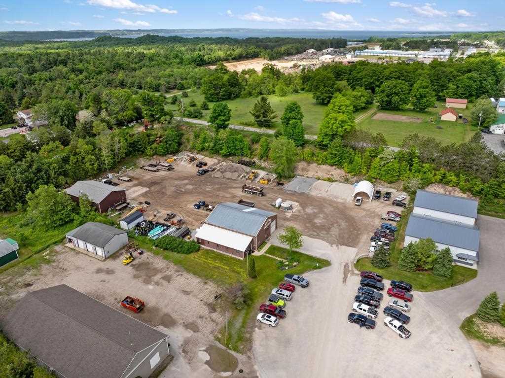 1084 Mcbride Drive Harbor Springs MI 49740