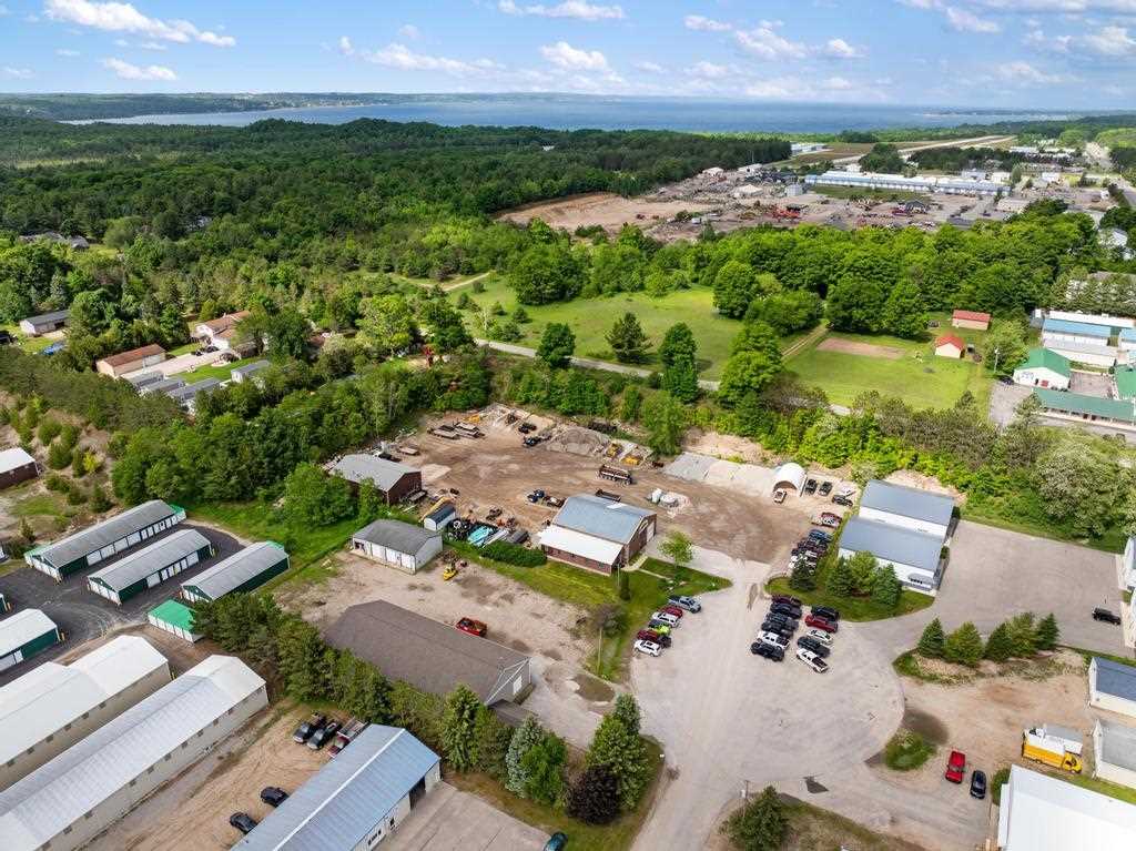 1084 Mcbride Drive Harbor Springs MI 49740