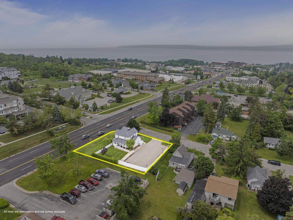 1003 Spring Street Petoskey MI 49770