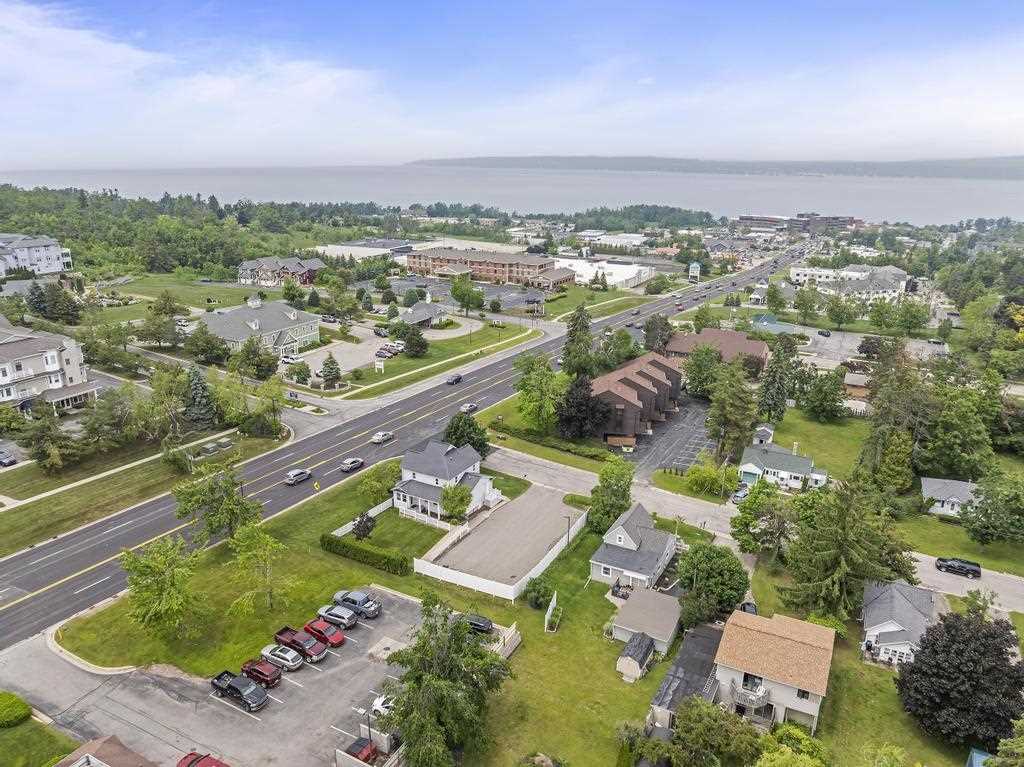 1003 Spring Street Petoskey MI 49770