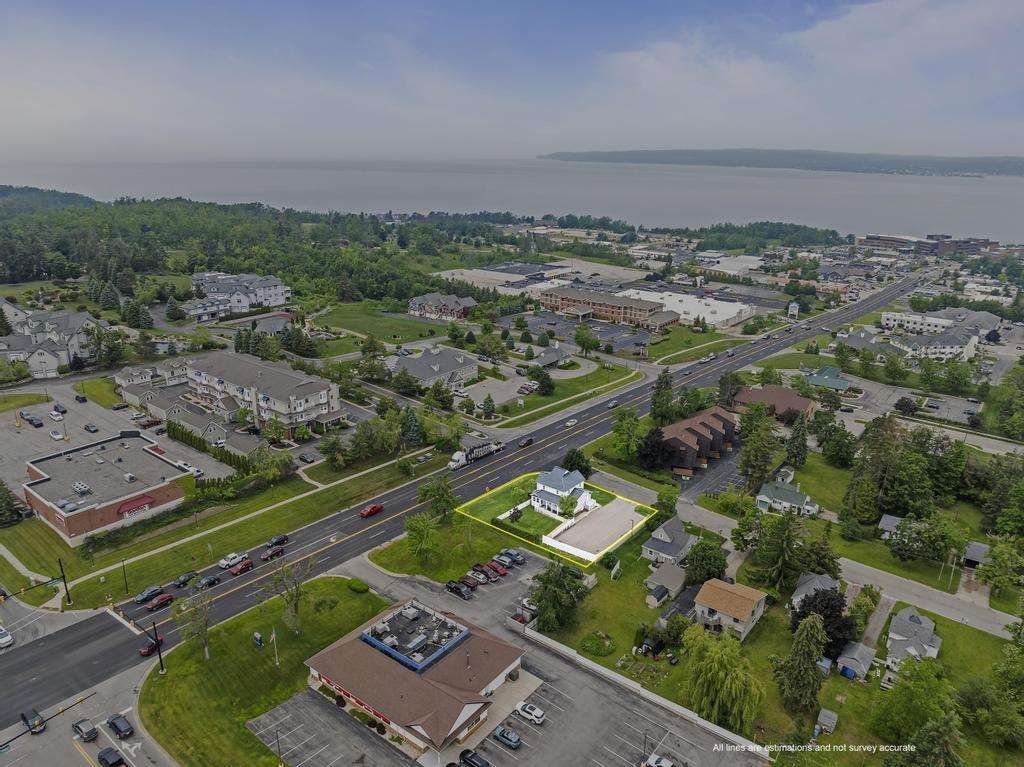 1003 Spring Street Petoskey MI 49770