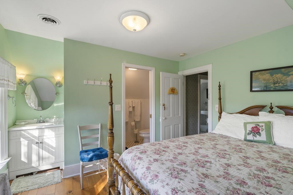 113 Michigan Avenue Charlevoix MI 49720