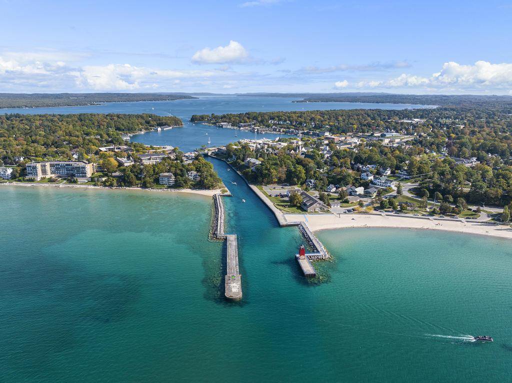 113 Michigan Avenue Charlevoix MI 49720