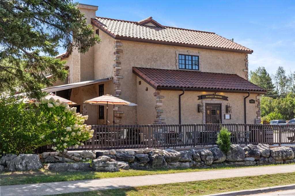 6352 N Lake Shore Drive Harbor Springs MI 49740