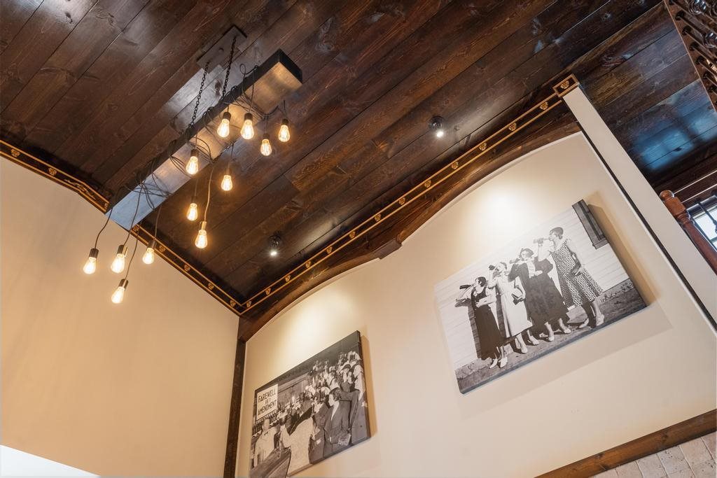 6352 N Lake Shore Drive Harbor Springs MI 49740