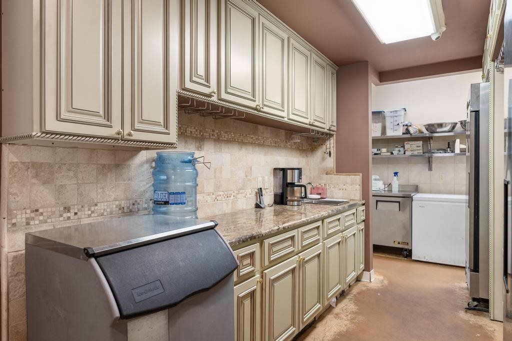 6352 N Lake Shore Drive Harbor Springs MI 49740