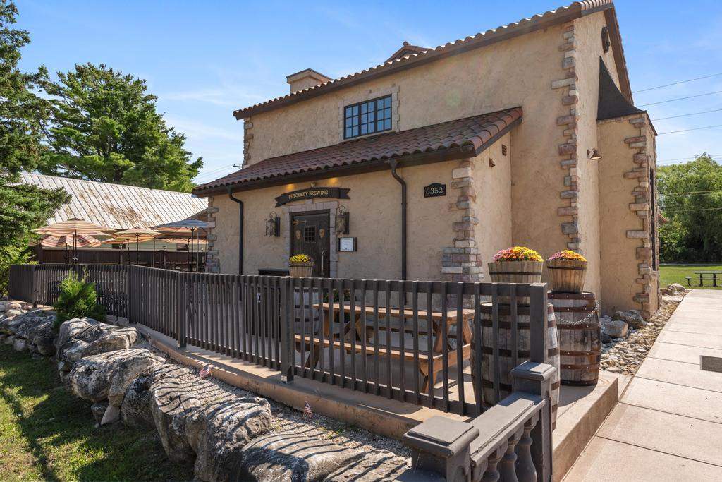 6352 N Lake Shore Drive Harbor Springs MI 49740