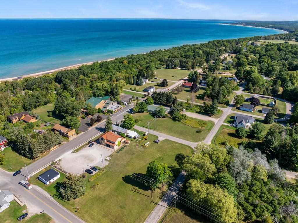 6352 N Lake Shore Drive Harbor Springs MI 49740