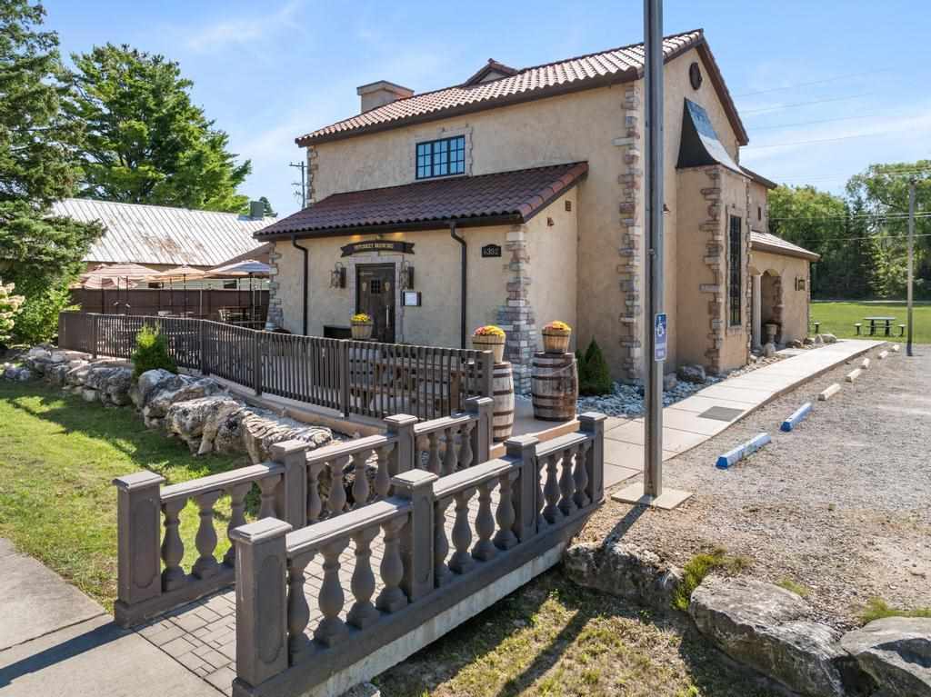 6352 N Lake Shore Drive Harbor Springs MI 49740