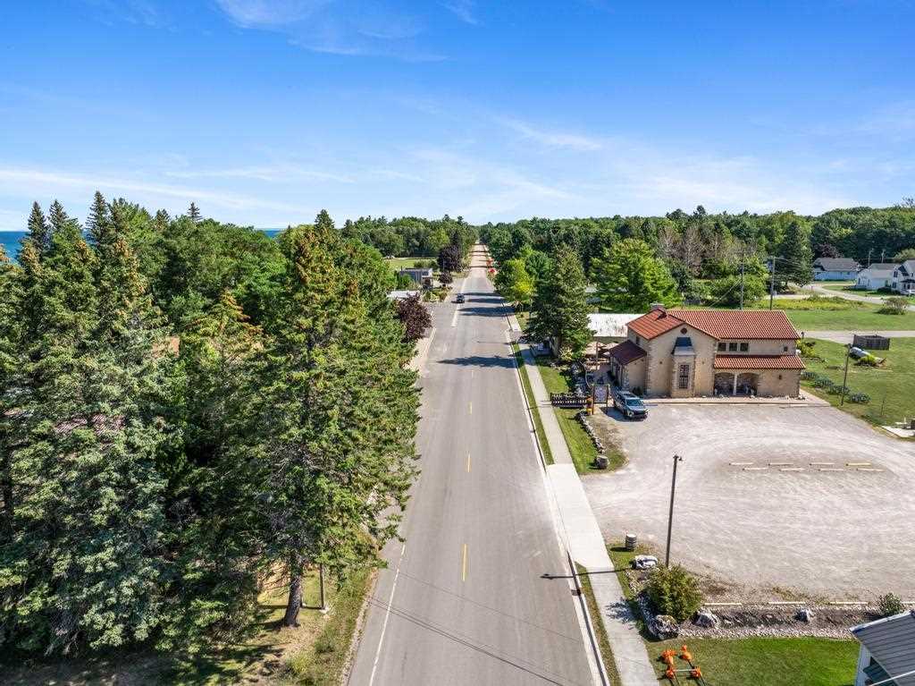 6352 N Lake Shore Drive Harbor Springs MI 49740