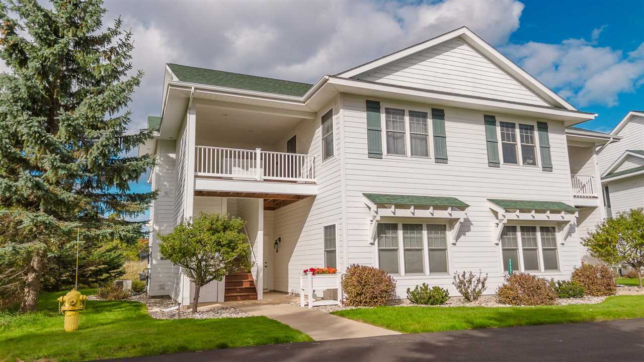 09495 - 15 Summerhouse Drive Charlevoix MI 49720