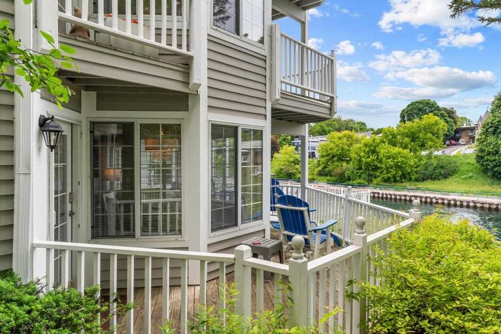 105 Park Avenue Charlevoix MI 49720