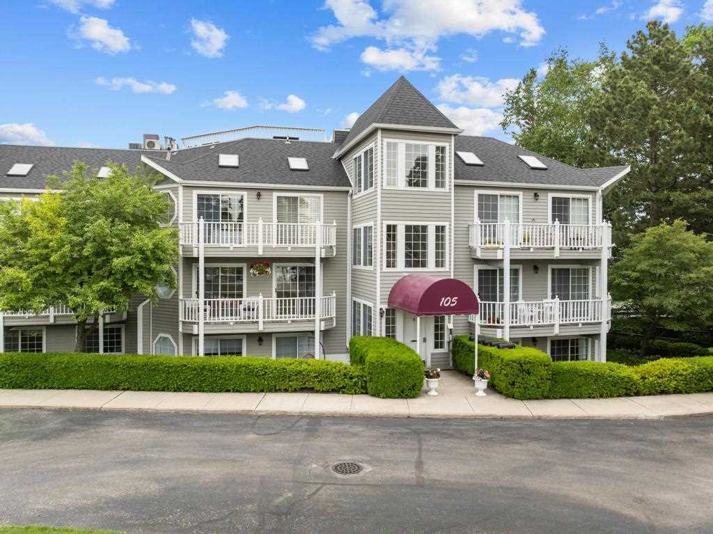 105 Park Avenue Charlevoix MI 49720