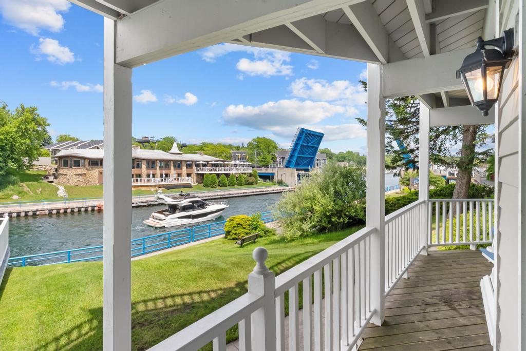 105 Park Avenue Charlevoix MI 49720