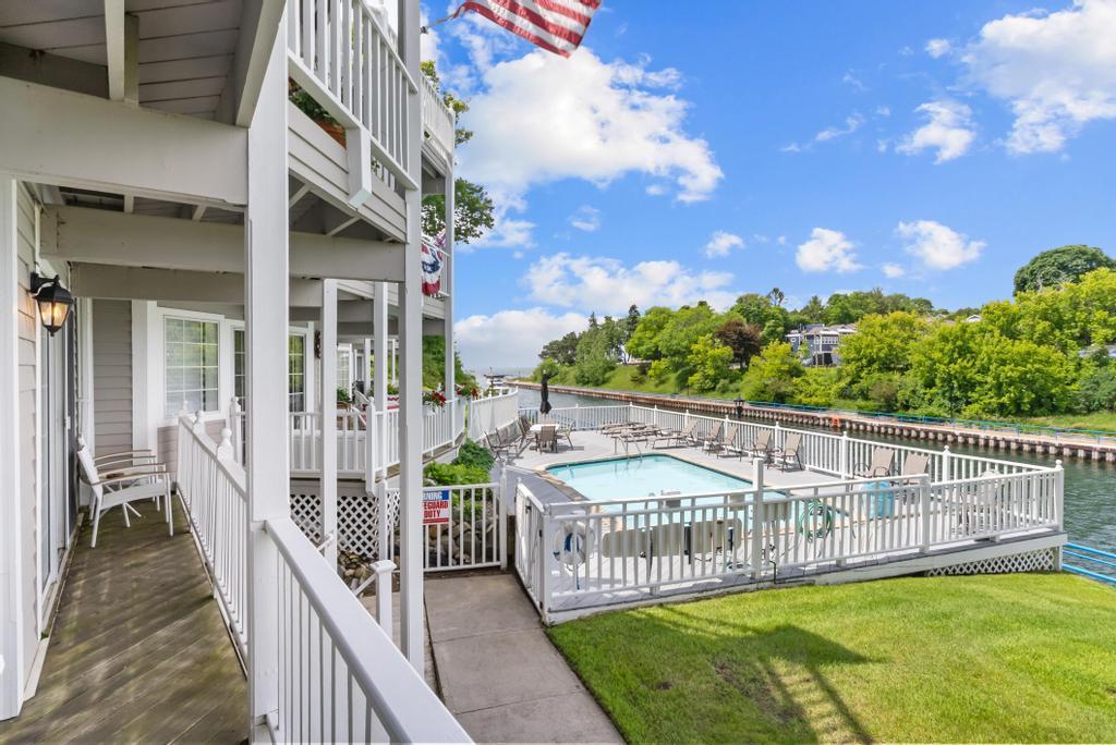 105 Park Avenue Charlevoix MI 49720