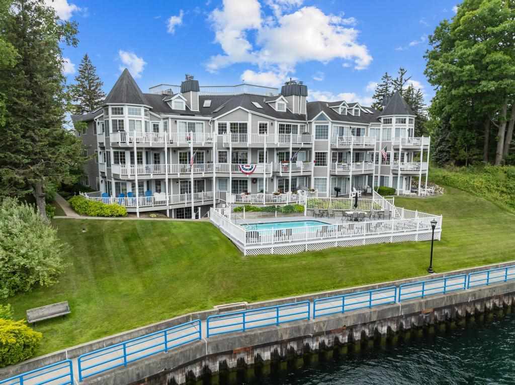 105 Park Avenue Charlevoix MI 49720