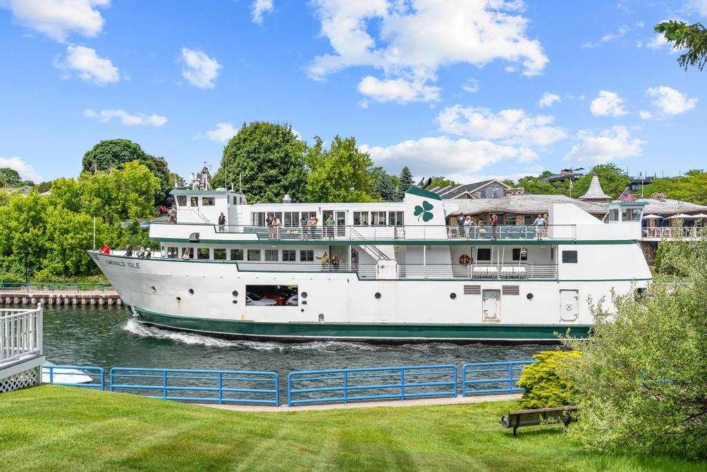 105 Park Avenue Charlevoix MI 49720