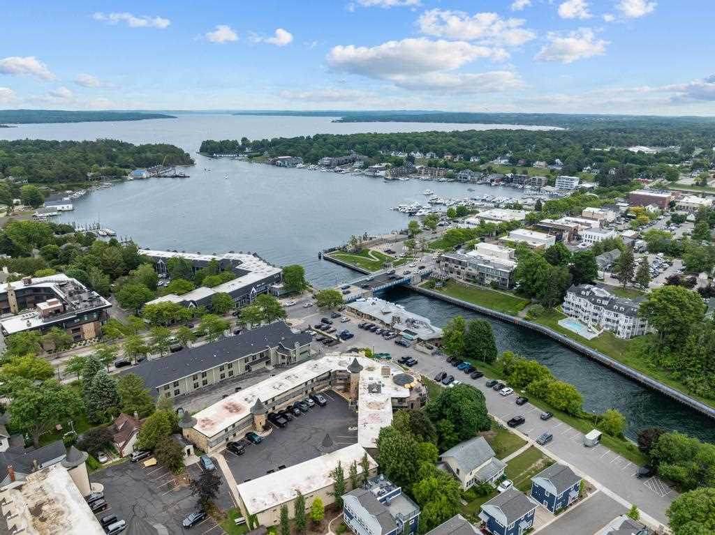 105 Park Avenue Charlevoix MI 49720