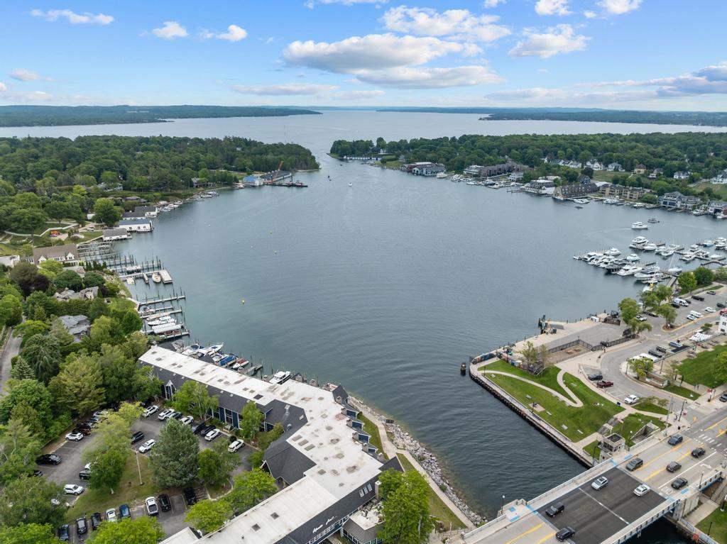 105 Park Avenue Charlevoix MI 49720