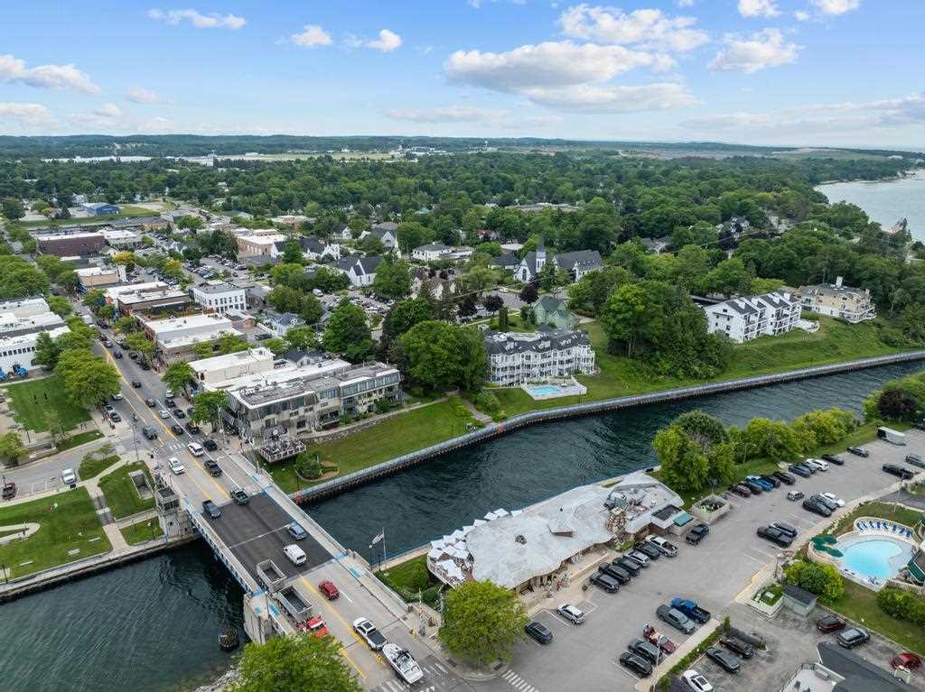 105 Park Avenue Charlevoix MI 49720