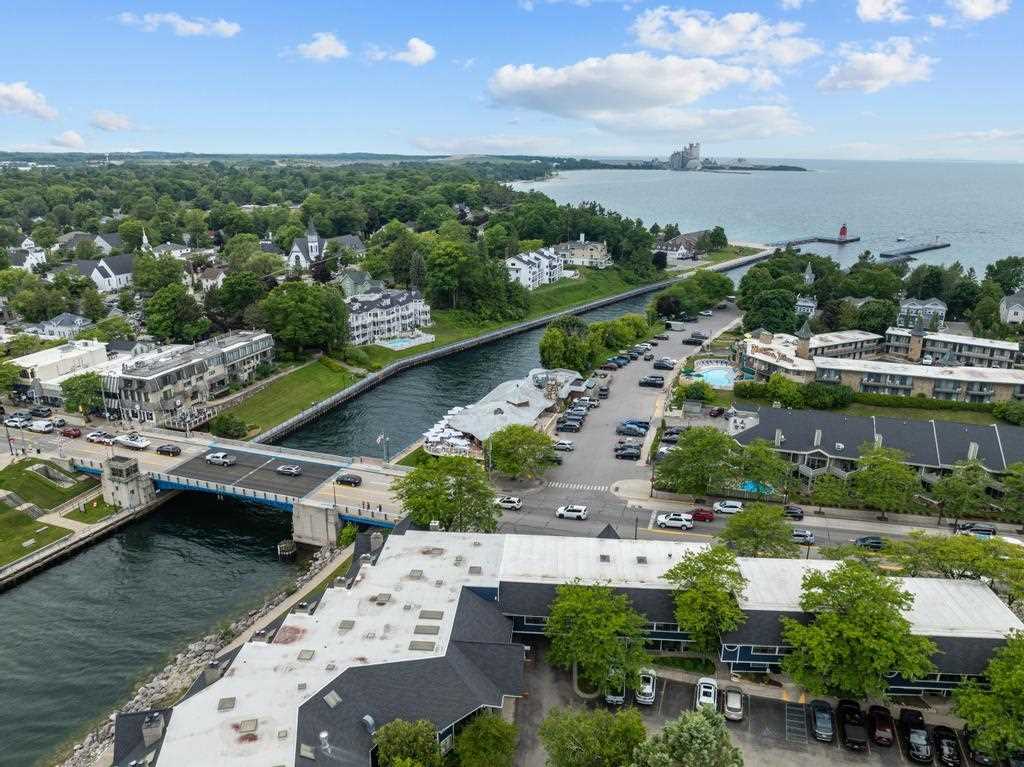 105 Park Avenue Charlevoix MI 49720
