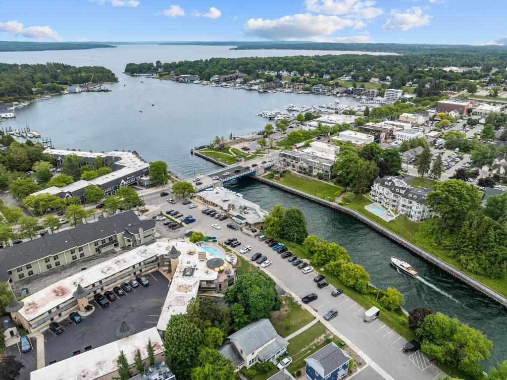 105 Park Avenue Charlevoix MI 49720