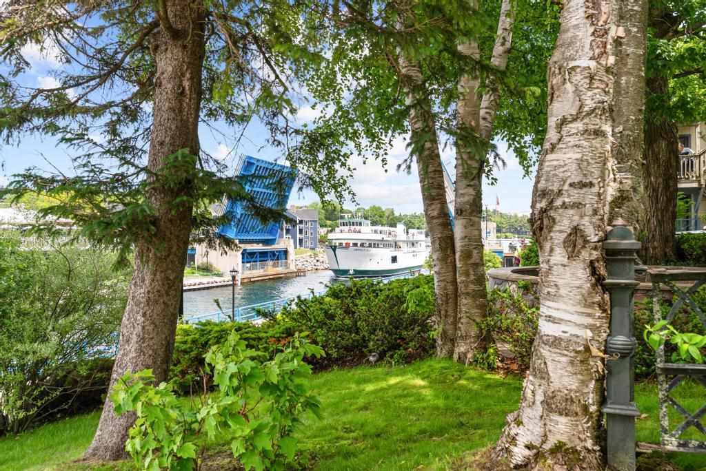 105 Park Avenue Charlevoix MI 49720