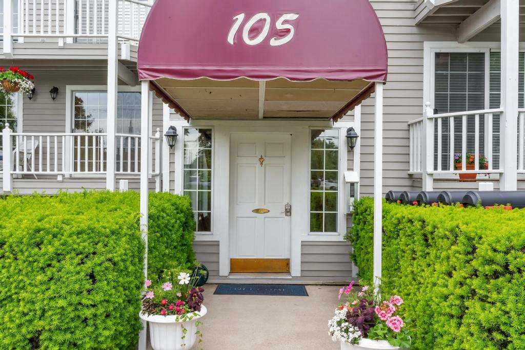 105 Park Avenue Charlevoix MI 49720