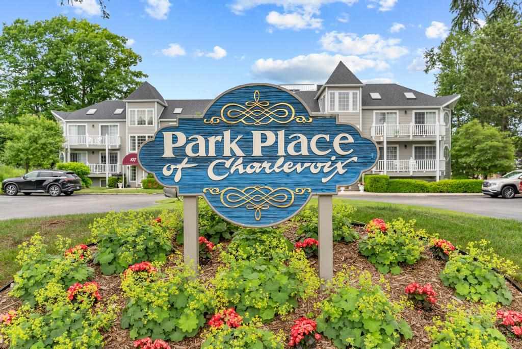 105 Park Avenue Charlevoix MI 49720