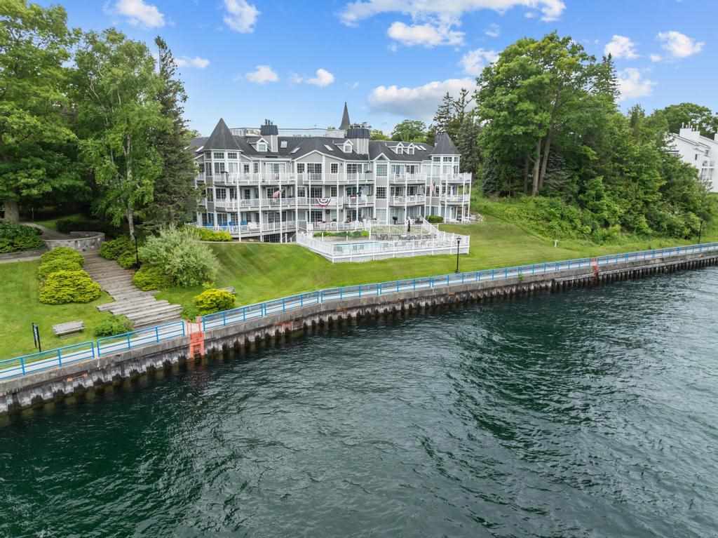 105 Park Avenue Charlevoix MI 49720