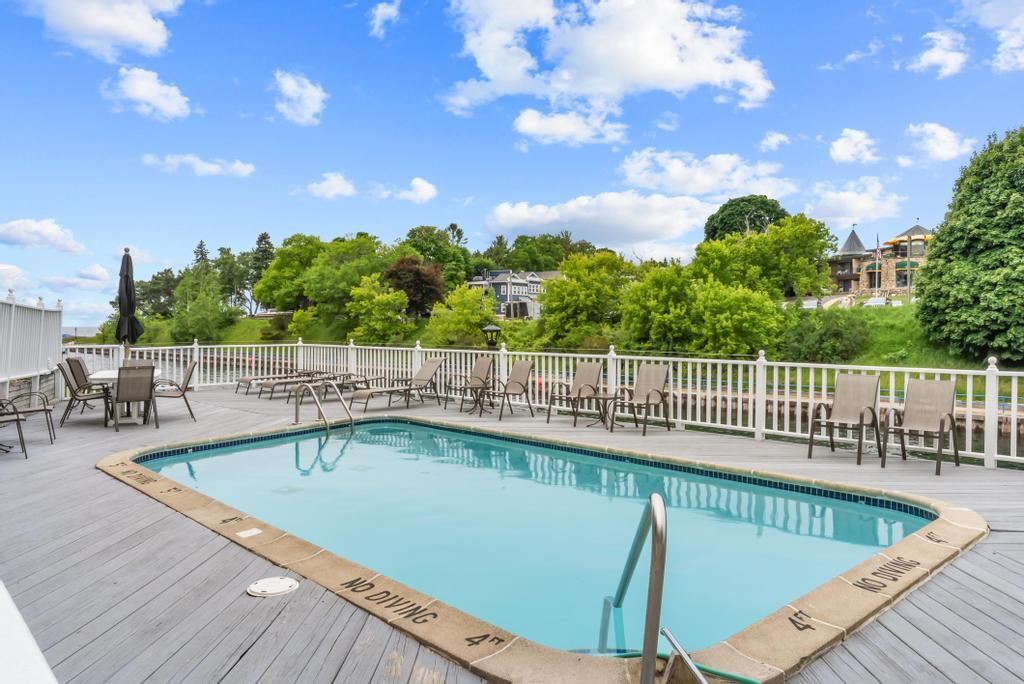 105 Park Avenue Charlevoix MI 49720