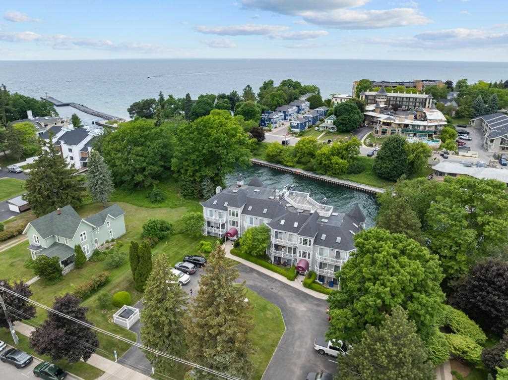 105 Park Avenue Charlevoix MI 49720
