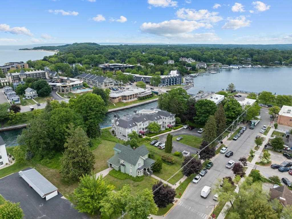 105 Park Avenue Charlevoix MI 49720