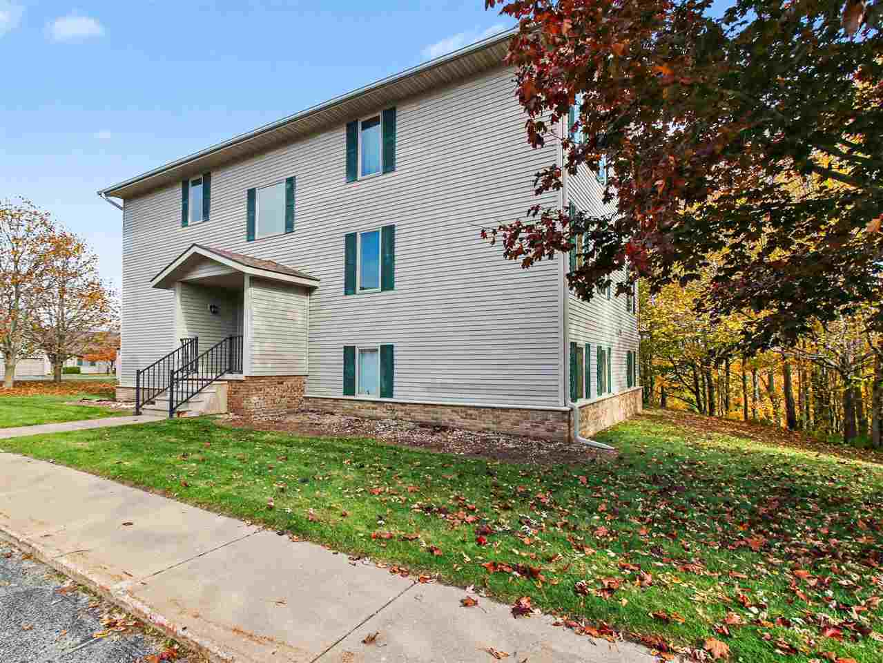 2035 Woods Lane Petoskey MI 49770
