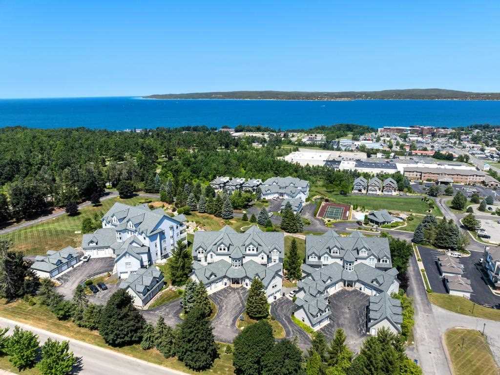 800 Maple Leaf Lane Petoskey MI 49770